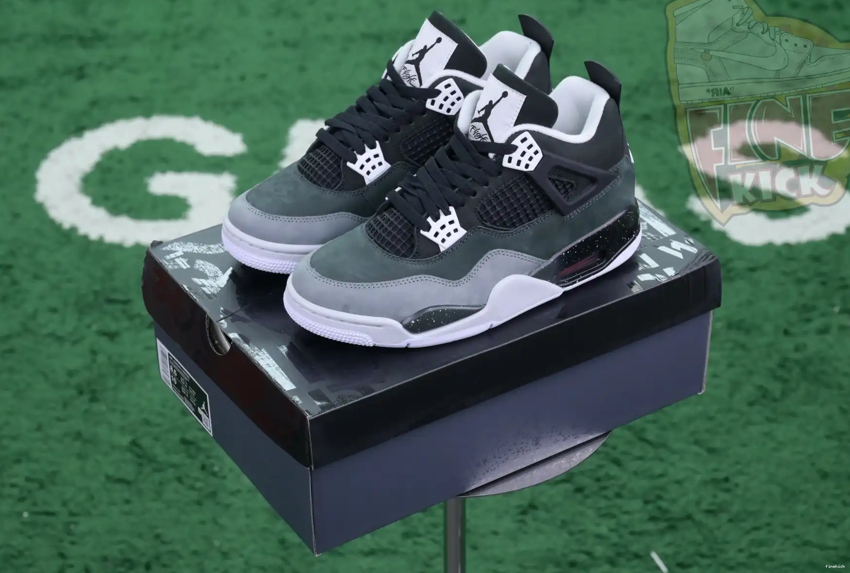 Air Jordan 4